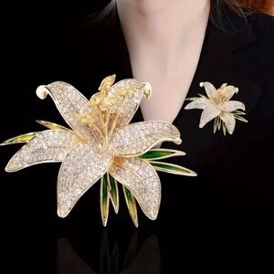 Vintage Victoria style Lily Flower Brooch Gold Tone Statement Pin